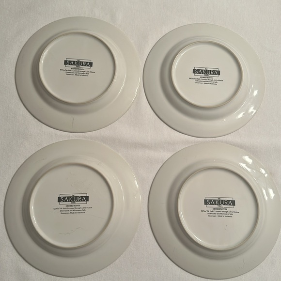The Sakura Table. Storefronts Vintage Set of 4 Cake plates. - Picture 7 of 8